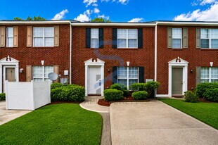 5791 Strathmoor Manor Cir in Lithonia, GA - Building Photo