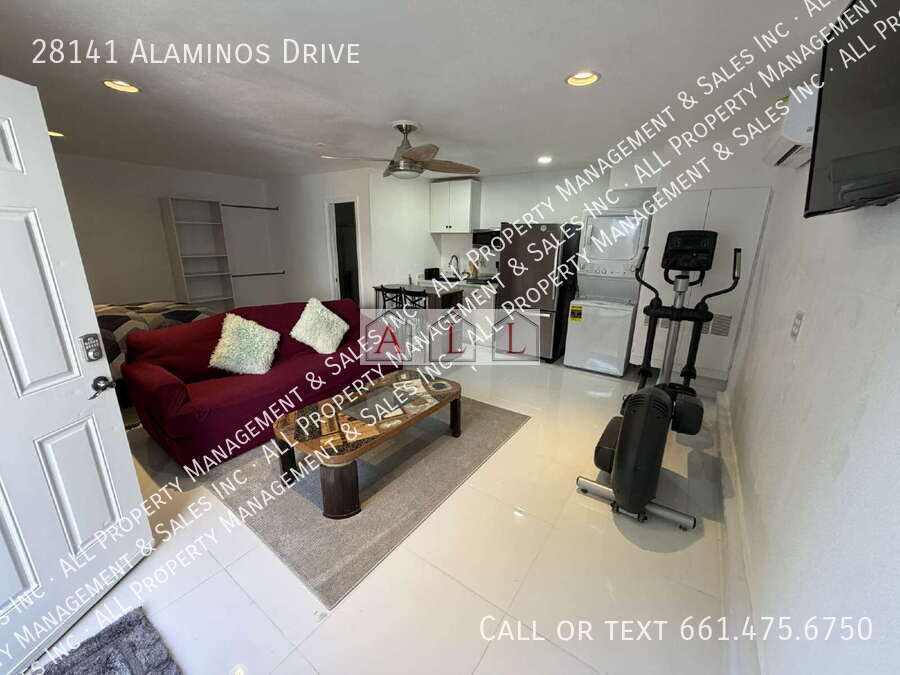 28141 Alaminos Dr in Santa Clarita, CA - Building Photo