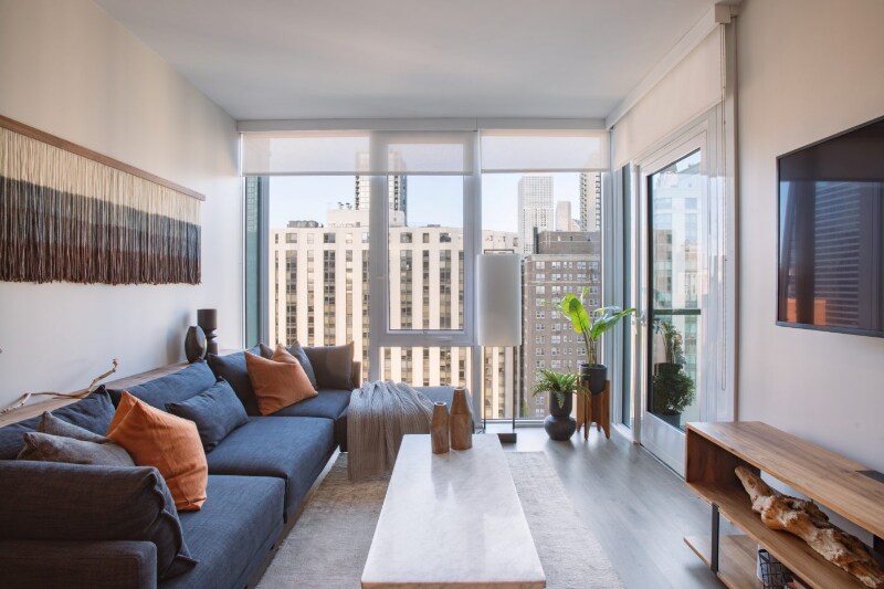 102 W Hill St in Chicago, IL - Building Photo