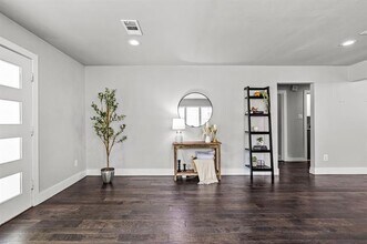 8911 Diceman Dr in Dallas, TX - Building Photo - Building Photo