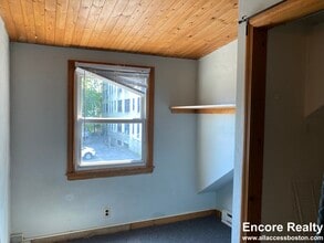 15 Radnor Rd, Unit 1 in Boston, MA - Foto de edificio - Building Photo