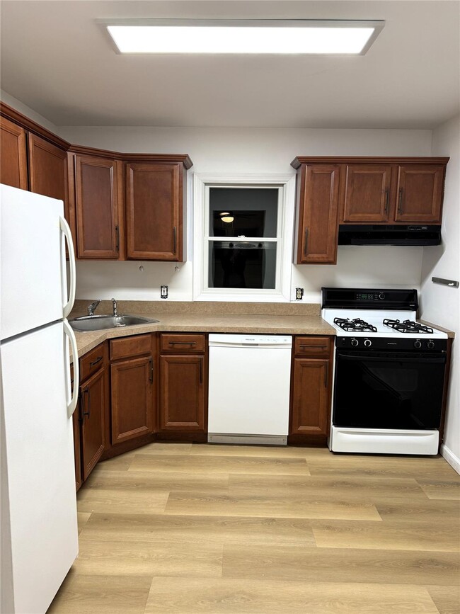 property at 542 E Pine St