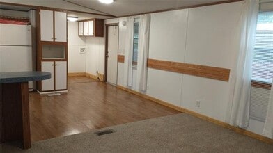 3602 W Holiday Estates Ct in Granbury, TX - Building Photo - Building Photo