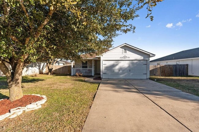 512 Mitchell Dr in Hutto, TX - Building Photo - Building Photo