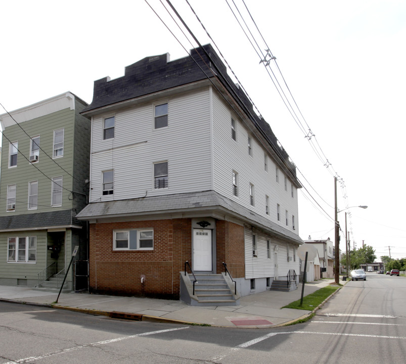 76 Florida St in Elizabeth, NJ - Building Photo