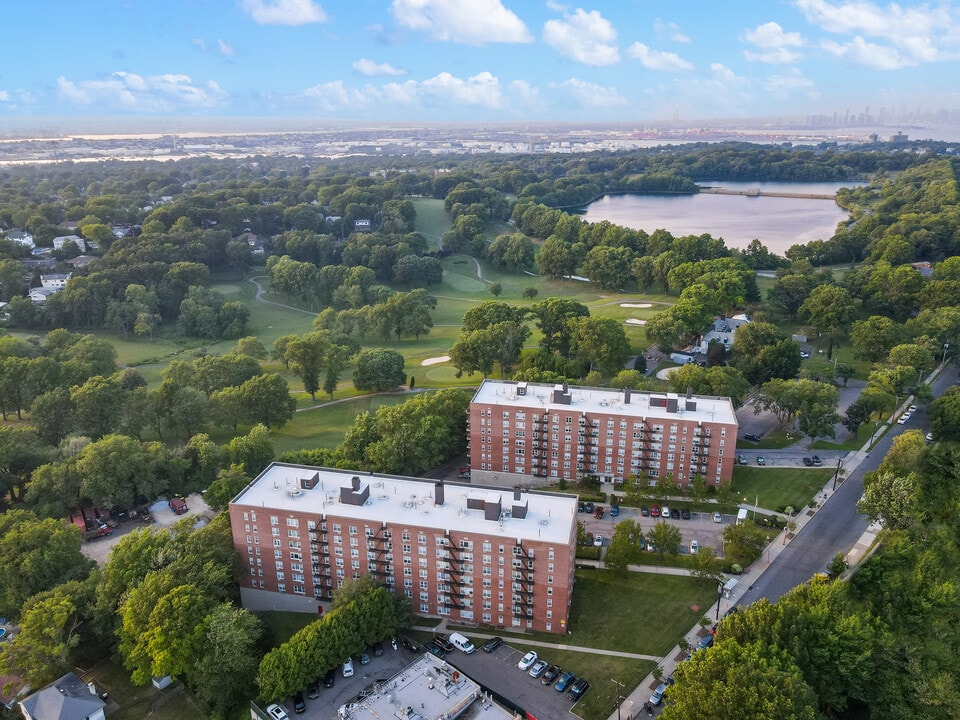 Silver Lake Apartments in Staten Island, NY - Foto de edificio