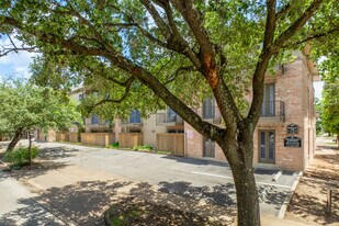 Greenbriar Bend in Houston, TX - Building Photo