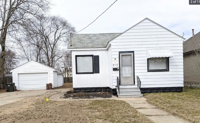 property at 816 W Grand Ave