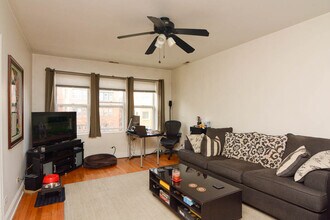 6305 N Claremont Ave in Chicago, IL - Building Photo - Building Photo