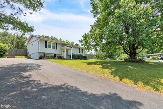 311 Oakridge Dr in Stafford, VA - Building Photo - Building Photo