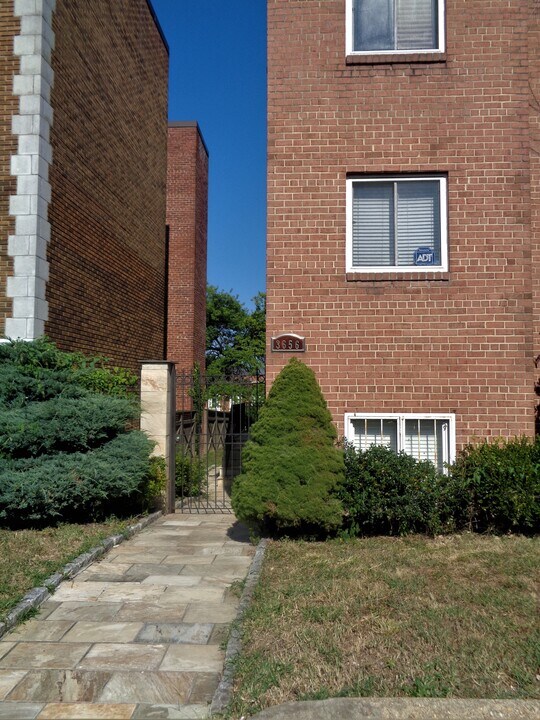 3656 New Hampshire Ave NW, Unit 4 in Washington, DC - Building Photo