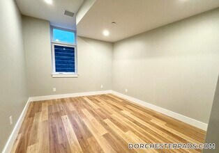 16 Baker Ct in Boston, MA - Building Photo - Building Photo
