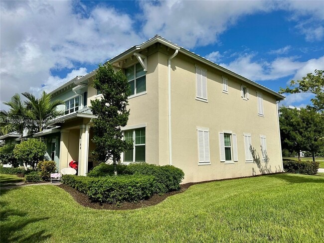 4144 Greenway Dr in Hollywood, FL - Building Photo - Building Photo