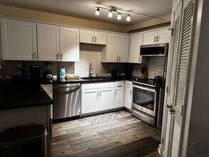 10 Lemoyne Ave in Hilton Head Island, SC - Building Photo - Building Photo