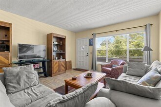2426 Persian Dr in Clearwater, FL - Building Photo - Building Photo