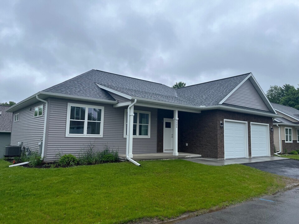 9506 Excalibur Dr, Unit 9506 in Schofield, WI - Building Photo