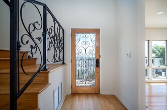 COMING SOON 4-bedroom, 4 bath unit in the desirable Los Feliz in Los Angeles, CA - Building Photo - Building Photo