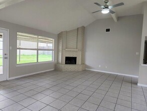 16747 Starboard View Dr in Friendswood, TX - Foto de edificio - Building Photo