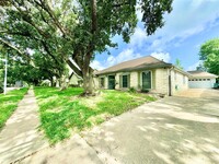 7914 Candle Ln in Houston, TX - Building Photo - Building Photo