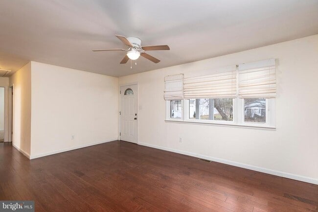 8306 Aletta Pl in Severn, MD - Foto de edificio - Building Photo