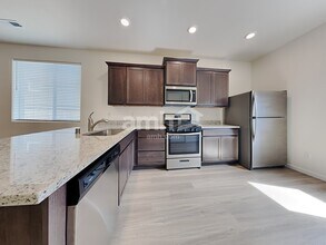 1229 W 16th Ave in La Center, WA - Building Photo - Building Photo