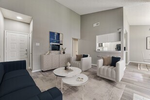 The Manhattan Apartments in Dallas, TX - Building Photo