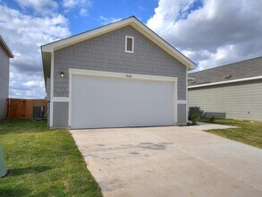 19400 Caymus Dr in Pflugerville, TX - Building Photo - Building Photo