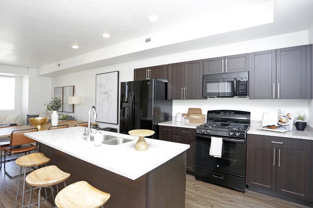 Gladstone Place Townhomes in West Jordan, UT - Foto de edificio