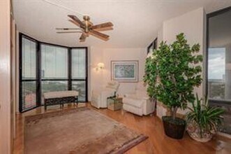 3598 Yacht Club Dr in Miami, FL - Building Photo - Building Photo