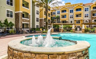 8539 Gate Pkwy W in Jacksonville, FL - Building Photo
