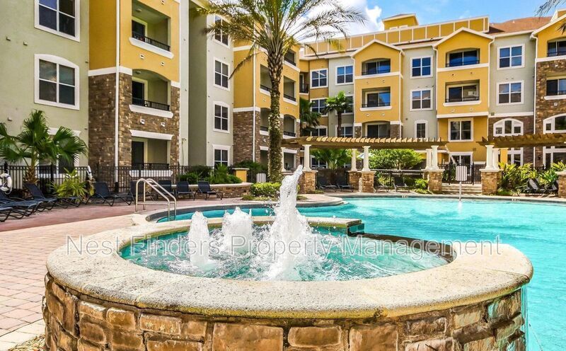 8539 Gate Pkwy W in Jacksonville, FL - Building Photo