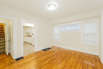 2125 E 70th St in Kansas City, MO - Building Photo - Building Photo