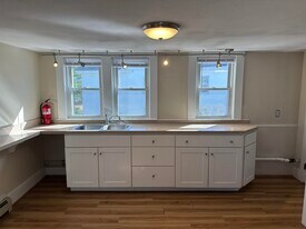 17 Hanover St in Concord, NH - Building Photo