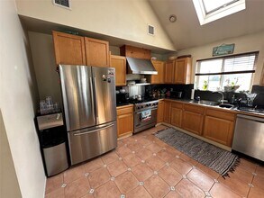 664 E Walnut St-Unit -Upper in Long Beach, NY - Building Photo - Building Photo