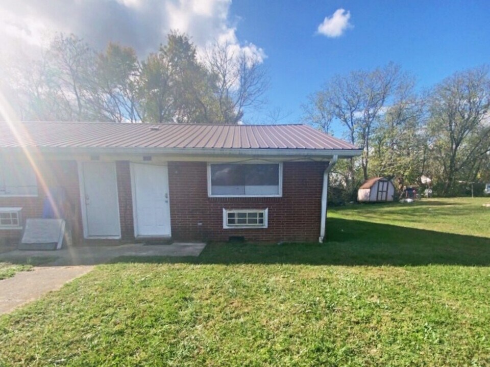 1623 Jefferson St in Morristown, TN - Foto de edificio