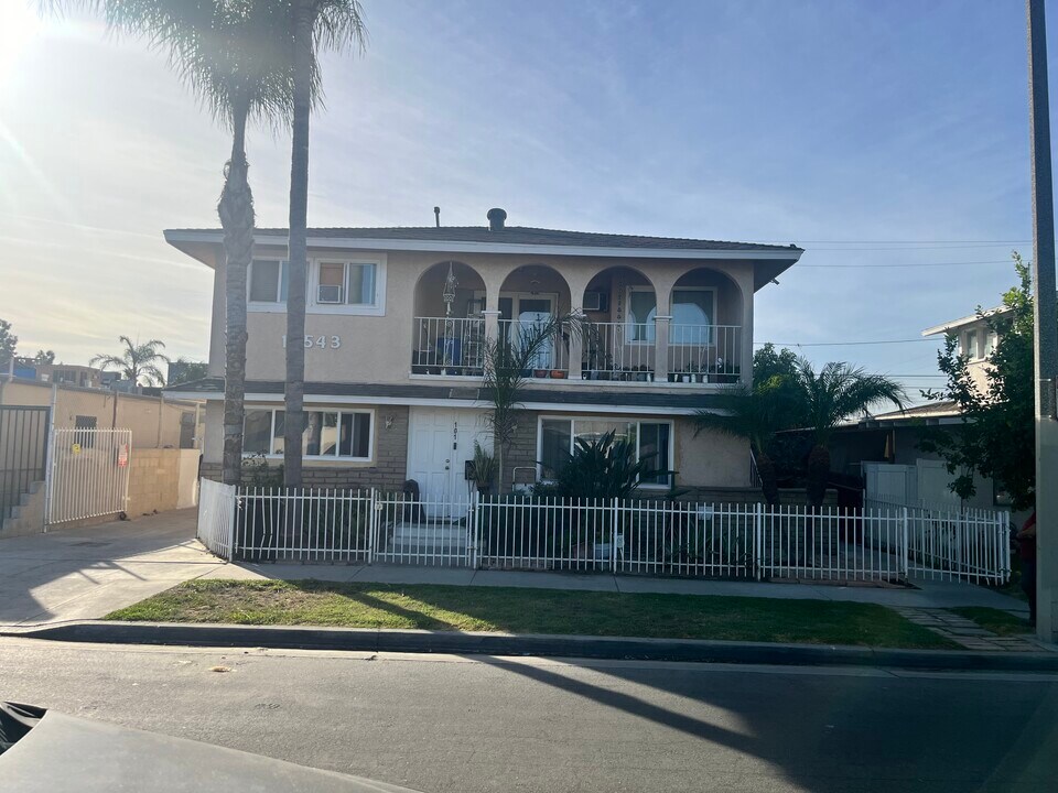 12543 Rose Ave in Downey, CA - Foto de edificio
