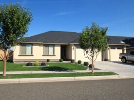 1299 N Oklahoma Pl in Kennewick, WA - Building Photo