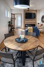 920 S Summit Ave in Sioux Falls, SD - Building Photo - Building Photo