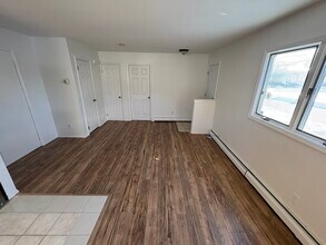 61 Bowling Ln, Unit 1 in Deer Park, NY - Building Photo - Building Photo