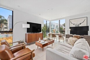 1243 N Gower St in Los Angeles, CA - Building Photo