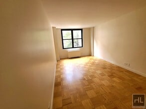 EAST 49 STREET in New York, NY - Building Photo - Building Photo