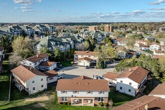 Brookfield Hills Townhouses in Brookfield, WI - Foto de edificio - Building Photo
