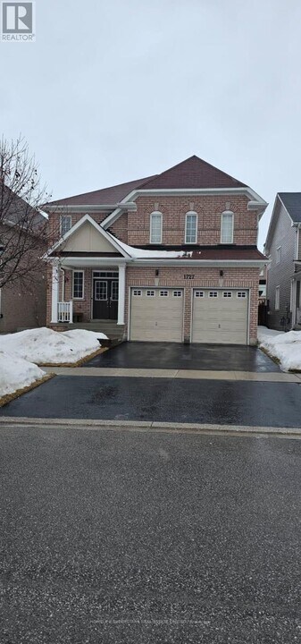 1727 Arborwood Dr in Oshawa, ON - Building Photo