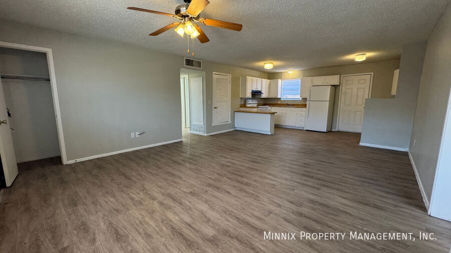 2500 W 16th St-Unit -A in Plainview, TX - Foto de edificio