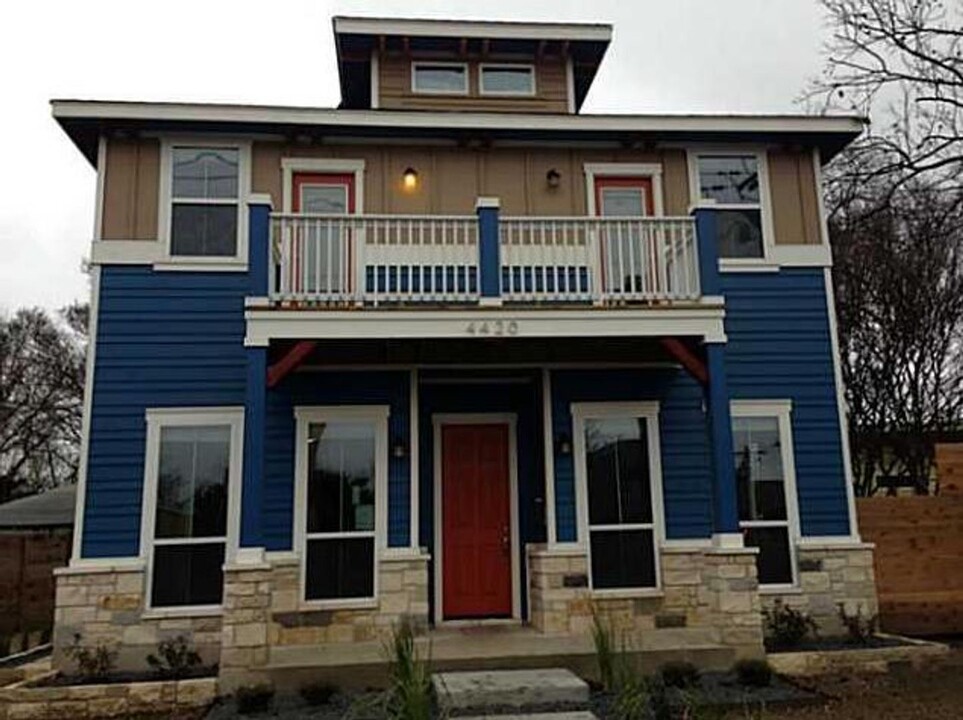 4420 Red River St in Austin, TX - Foto de edificio