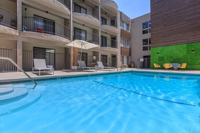 Lafayette Place in Los Angeles, CA - Building Photo - Building Photo