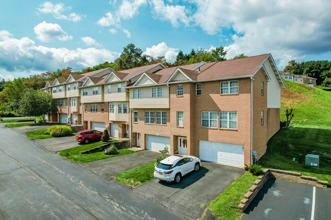 Pleasant View Estates in Pittsburgh, PA - Building Photo - Primary Photo