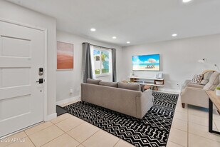 5909 N 81st St in Scottsdale, AZ - Building Photo