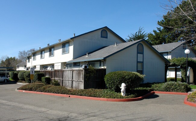 Westbrook Apartments in Santa Rosa, CA - Foto de edificio - Building Photo