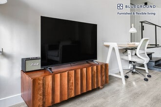 21 E Chestnut St in Chicago, IL - Foto de edificio - Building Photo